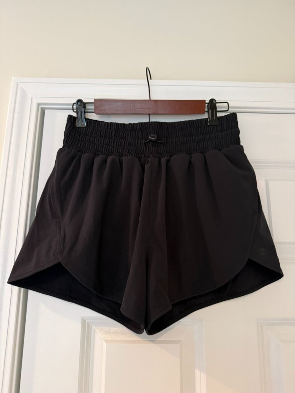 All In Motion Light Woven High-Rise Shorts Size S